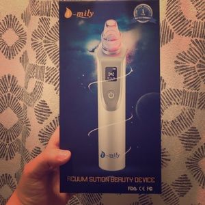 Vacuum suction pore cleanser